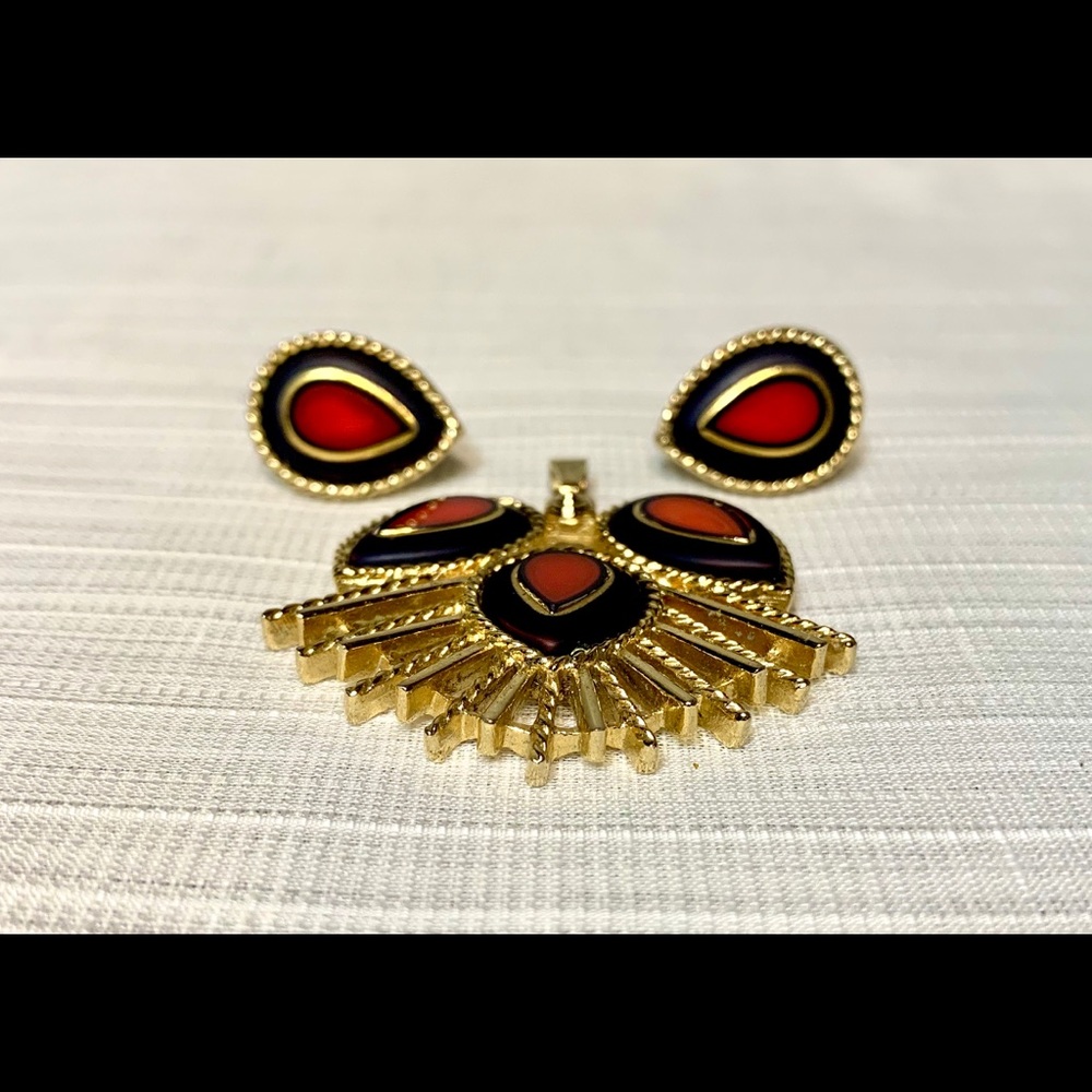 Vintage Sarah Coventry 1973 Dynasty Set